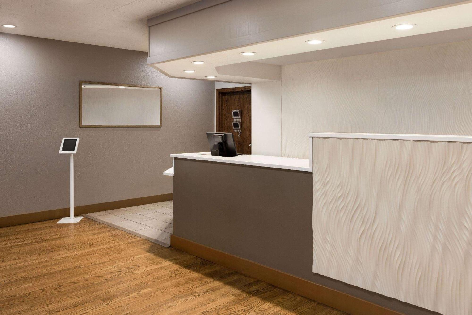รามาดา บาย วินด์แฮม แอลบูเคอร์คี แอร์พอร์ต Hotel ภายนอก รูปภาพ