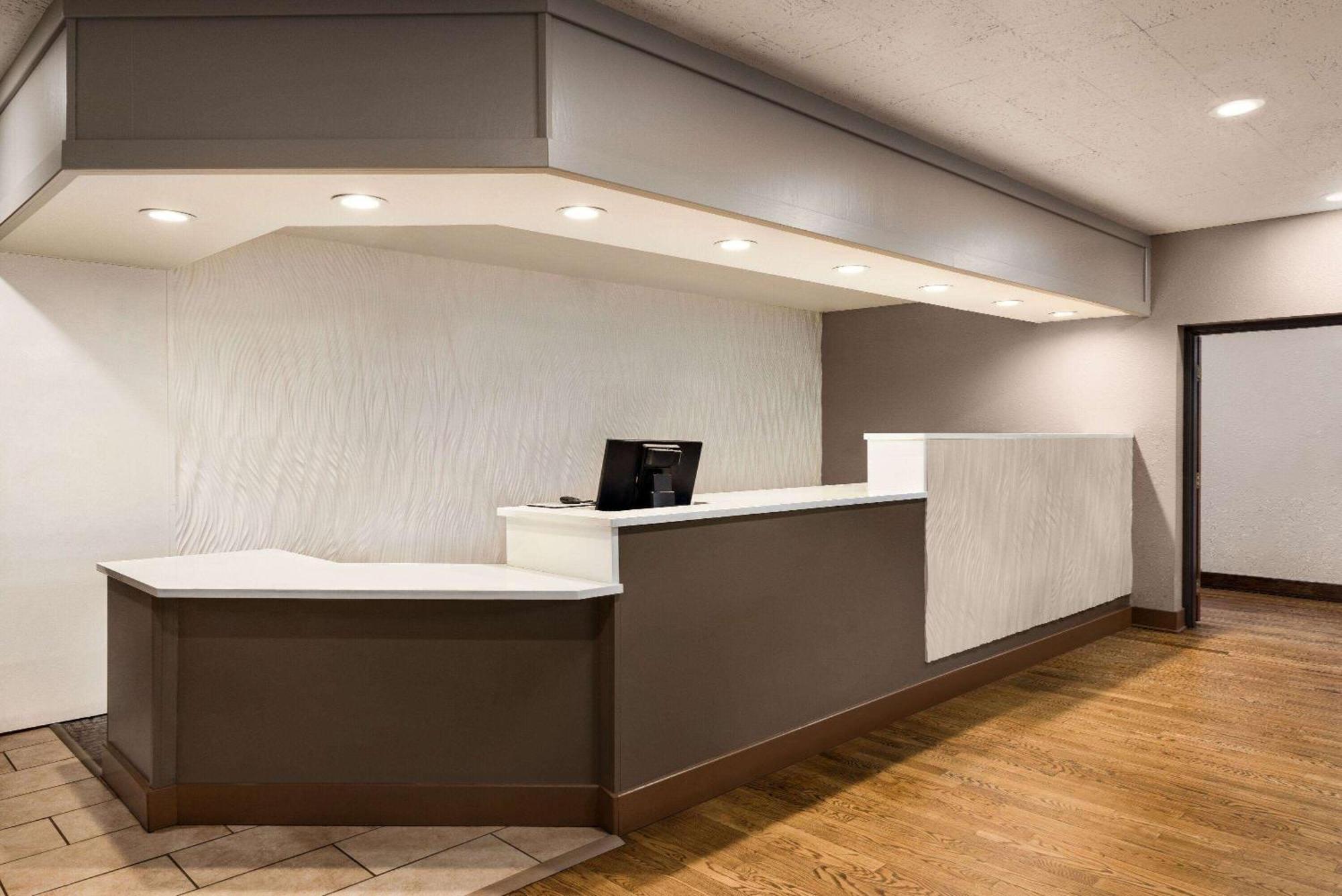รามาดา บาย วินด์แฮม แอลบูเคอร์คี แอร์พอร์ต Hotel ภายนอก รูปภาพ