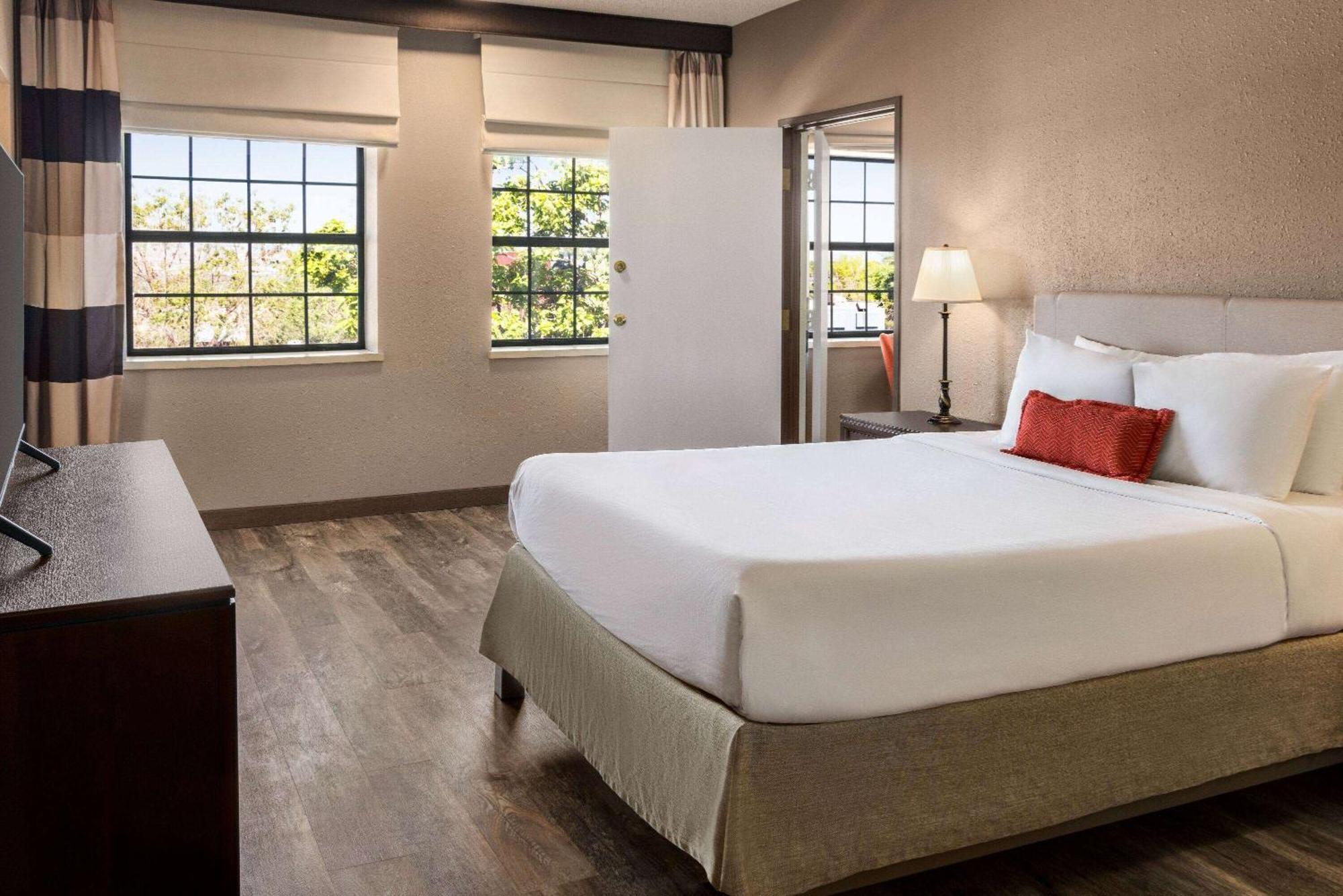 รามาดา บาย วินด์แฮม แอลบูเคอร์คี แอร์พอร์ต Hotel ภายนอก รูปภาพ
