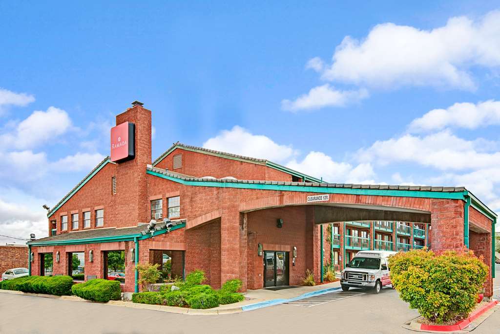 รามาดา บาย วินด์แฮม แอลบูเคอร์คี แอร์พอร์ต Hotel ภายนอก รูปภาพ